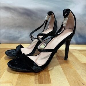 Love mark 7.5 Elegant Black Velvet Women's Heels
